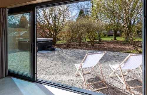 Etchinghill House | Discover The Old Piggery: Pet-Friendly & Poolside Retreat