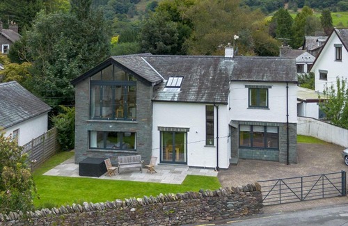 Grasmere House | Experience The Old Police House: Family-Friendly Retreat