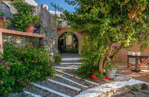 Mirsini House | Discover The Old Pomegranate House - Rated 8.2/10