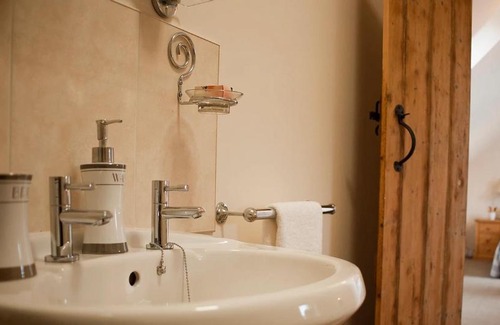 Naseby Bed & Breakfast | Inviting Stay at The Old Post House with Family-Friendly Amenities