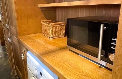 Peter Tavy Cottage | Historic Dartmoor Cottage with Pool & Pet-Friendly Charm
