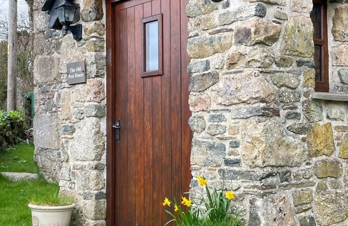 Peter Tavy Cottage | Historic Dartmoor Cottage with Pool & Pet-Friendly Charm