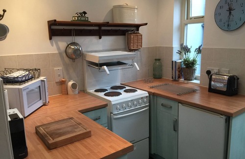 Wickham Market Cottage | Experience The Old Post Office: Boutique Retreat with Ocean Views