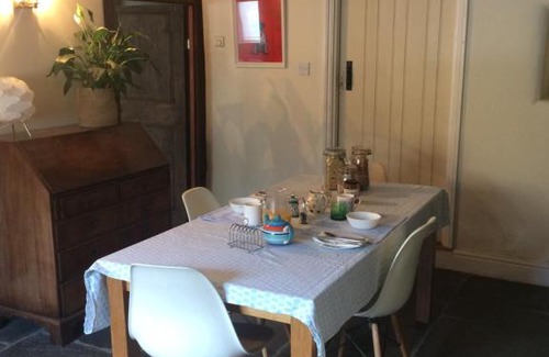 Stoke Goldington Bed & Breakfast | Cozy Stay at The Old Post Office with Breakfast Included