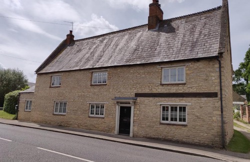 Stoke Goldington Bed & Breakfast | Cozy Stay at The Old Post Office with Breakfast Included
