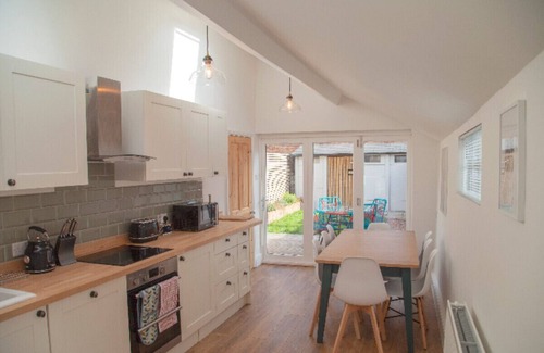 South Hinksey Cottage | Stylish Old Post Office Townhouse with Private Garden