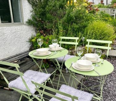 Troutbeck Bridge Apartment | Inviting Old Post Office: Grade II Listed 2-Bed Apartment