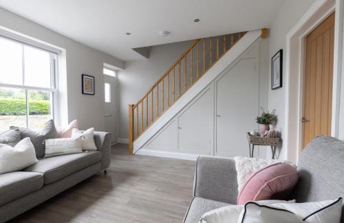 Hedley on the Hill House | Pet-Friendly Retreat at The Old Post Office - 4 Stars