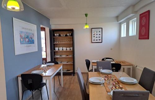 Grundarfjordur House | Cozy Retreat at The Old Post Office Guesthouse with Hot Tub