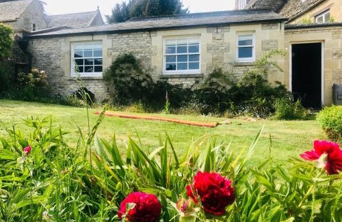 Duntisbourne Abbots House | Charming Old Post Office Studio in Picturesque Cotswold Village