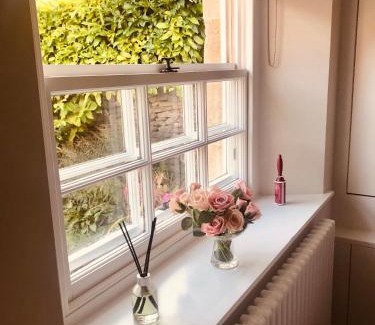Duntisbourne Abbots House | Charming Old Post Office Studio in Picturesque Cotswold Village
