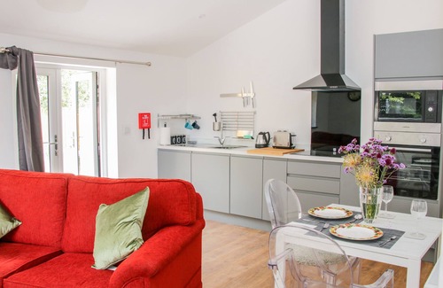 Aymestrey Cottage | Discover The Old Power House Cottage 1 with Garden Bliss