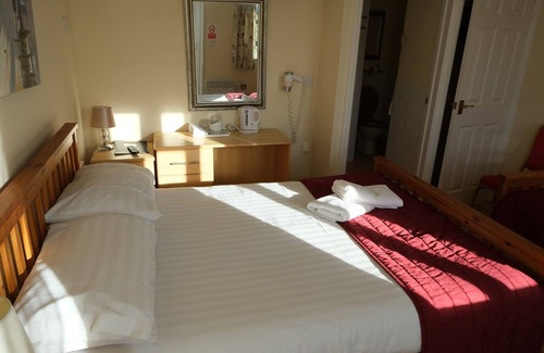 Brean Bed & Breakfast | Welcoming Stay at The Old Rectory - Breakfast Included!