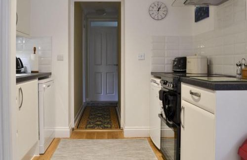Yaxham House | Idyllic Old Rectory Lodge: 4-Star Stay for the Family