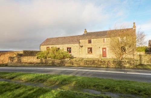 Totley House | Discover The Old Robin Hood: 4-Star Family-Friendly Retreat