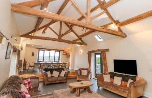 Totley House | Discover The Old Robin Hood: 4-Star Family-Friendly Retreat