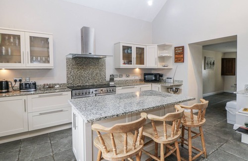 Totley Cottage | Relax at The Old Robin Hood: Pet Friendly with Hot Tub
