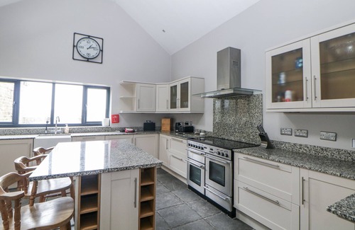 Totley Cottage | Relax at The Old Robin Hood: Pet Friendly with Hot Tub