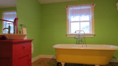 Newfoundland House | Child-Friendly Retreat at The Old Salt Box Co. - Daisy's Place