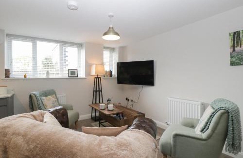 Cinderford House | Pet-Friendly Stay at The Old School - 4 Star Retreat