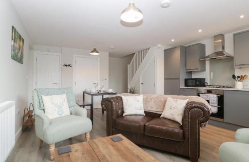 Cinderford House | Pet-Friendly Stay at The Old School - 4 Star Retreat
