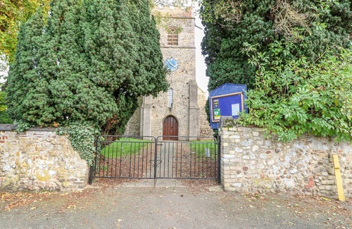 Wereham Cottage | Explore The Old School: Pet-Friendly with Kitchen Amenities