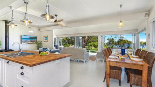 Currarong House | Inviting Stay at The Old School House - Pet & Child Friendly