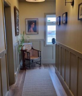 Selfoss House | Welcoming Stay at The Old School House - Gaulverjaskoli