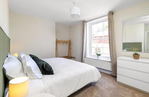 Winchester Apartment | Old School House in Winchester: Ideal for Families & Pets