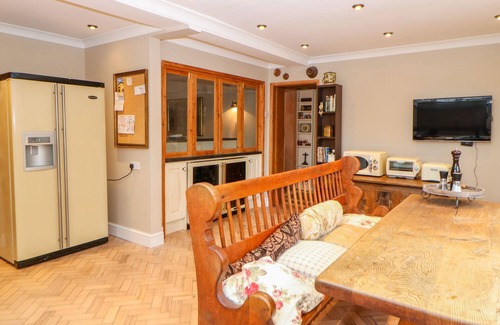 Wereham Cottage | Cozy Old School Retreat: Pet Friendly with Open Fire
