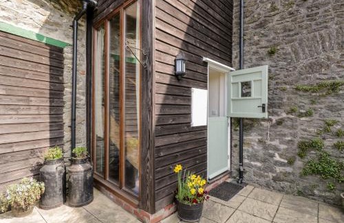 East Chelborough House | Kid-Friendly Escape at The Old School Room, Rated 8.2/10