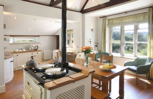 South Perrott House | Discover The Old School: Ideal for Family Getaways