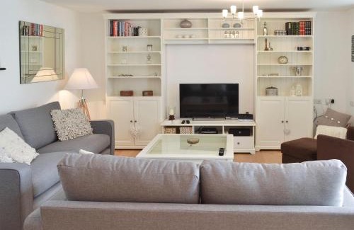 Truro House | Explore The Old Smithy: 5-Star Family & Pet-Friendly Hotel