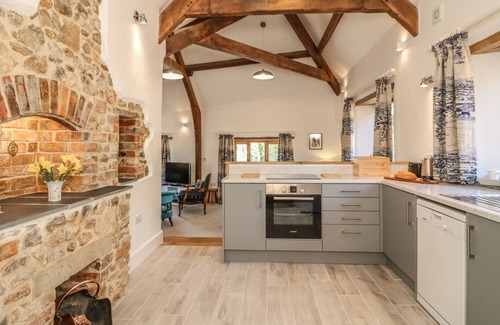 Luppitt Cottage | Romantic Getaway at The Old Smithy with Pool & Breakfast