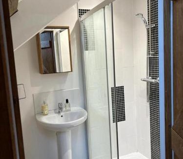 Burlawn Apartment | Discover The Old Stable Block - Flat 2: Guest Rated 8.3/10