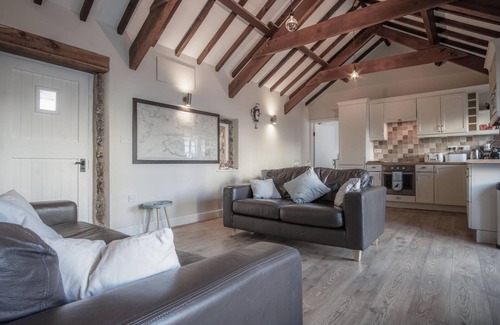 Angle Cottage | Welcoming The Old Stables - 3 Bedroom Cottage in Angle