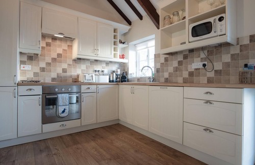 Angle Cottage | Welcoming The Old Stables - 3 Bedroom Cottage in Angle