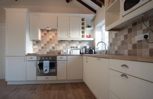 Angle Cottage | Welcoming The Old Stables - 3 Bedroom Cottage in Angle