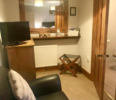 Chelynch Bed & Breakfast | Unwind at The Old Stables Bed & Breakfast: Pet Friendly Retreat