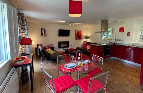 Denton Cottage | Discover The Old Stables: Woodland Cottage with Breakfast