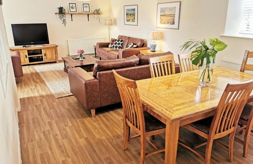 Ivinghoe House | Experience Comfort at The Old Stables Hotel