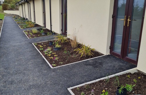 Ynysddu Apartment | Unforgettable Stay at The Old Stables: Family-Friendly Retreat