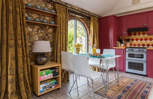 Docking Cottage | Discover The Old Stables: 2-Bedroom Cottage Retreat