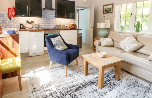 East Dereham Cottage | THE OLD STABLES, pet friendly, character holiday cottage in Litcham