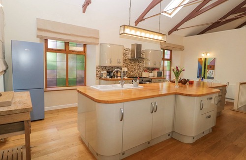 Saint Ann's Chapel Cottage | Discover The Old Sunday School: Pet-Friendly Retreat in Drakewalls
