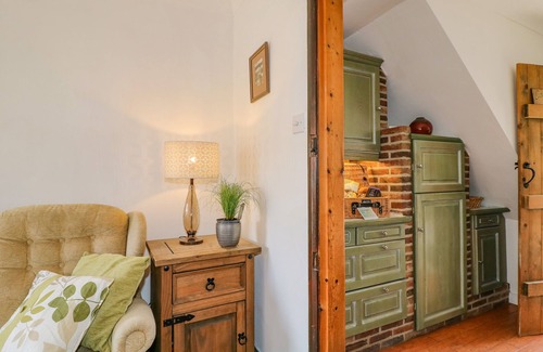 Newark Cottage | Family-Friendly Retreat with Garden in Newark-On-Trent