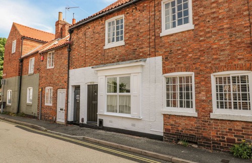 Newark Cottage | Family-Friendly Retreat with Garden in Newark-On-Trent