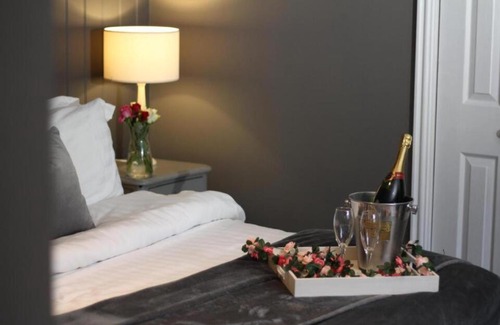 Yardley Gobion Hotel | Explore The Old Talbot Hotel Milton Keynes – Pet Friendly Stay