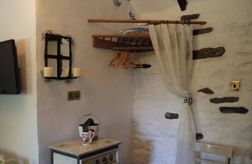 Hunspow Cottage | The Old Tea Shop traditional holiday cottage wood-fired hot tub (extra charge)