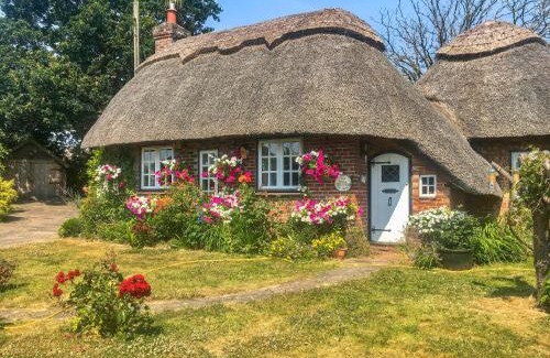 Hailsham House | Exceptional Stay at The Old Thatch - Pet & Child Friendly